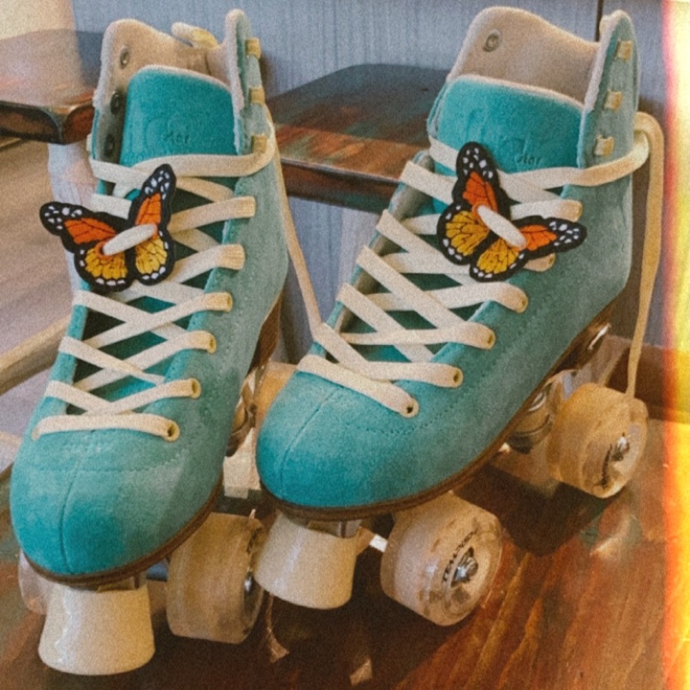 Tempish Turquoise Rollerskates